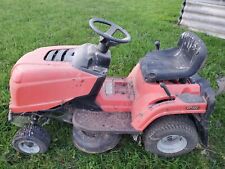 Tracteur tondeuse pour pièces. 