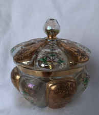 Bonbonnière en verre émaillé à décor de fleurs art nouveau