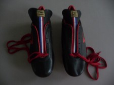 RARE paire de chaussure de foot vintage FRANCE noel ancienne (neuf)