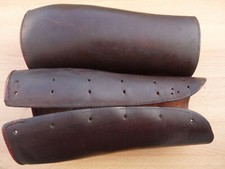 PAIRE JAMBIERES- GUETRES CUIR..................................17