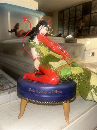 Bettie page statue - bettie, by