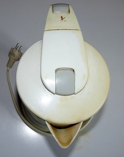 Bouilloire électrique 220