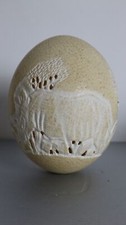 ancien OEUF d' AUTRUCHE 16cm sculpté motif afrique RHINOCEROS curiosité