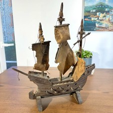 Galion ancien en bois –