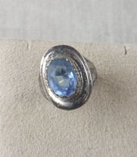 Ancienne bague, pierre bleue