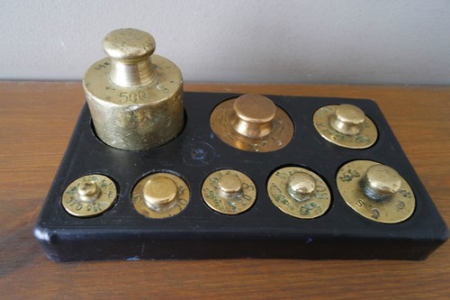 Vintage brass weights - , in