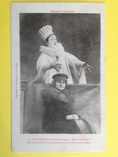 cpa 1900 Phot. BERGERET & Cie NANCY Costume PIERROT AVOCAT Chauffeuse Tribunal