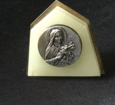porte/ support medaille  Ste Therese argent marbre et métal doré