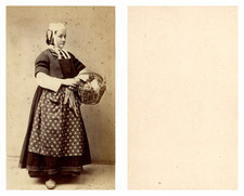 Bretagne, Femme en costume