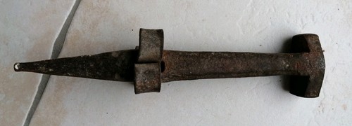 Ancienne enclume - f2-,