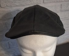 Casquette Plate noire .