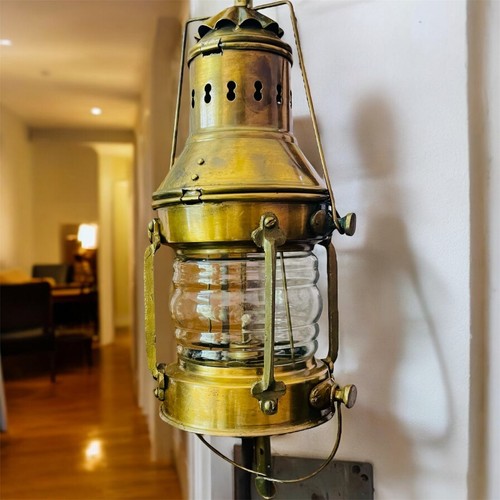 Ancienne lampe pétrole en - à,