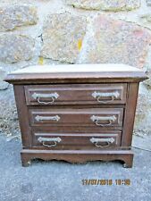 PETITE COMMODE DE POUPEE EN