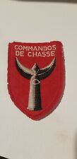 Ancien insigne commandos de chasse avec attaches. Epoque guerre d'ALGERIE