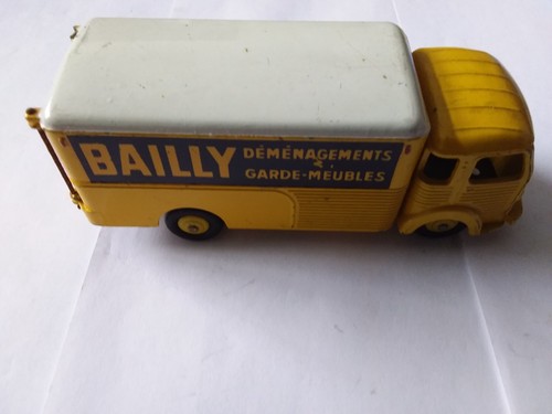 Dinky toys camion - 33, simca