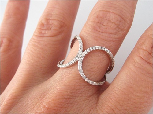 Bague moderne sertie zirconium