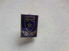 badge avec pied pneu voiture