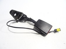 Attache ceinture arriere droit