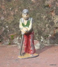 DC PLOMB CREUX LA FERME/ FIGURINE VIEUX FERMIER NO QUIRALU BF GM HR CL
