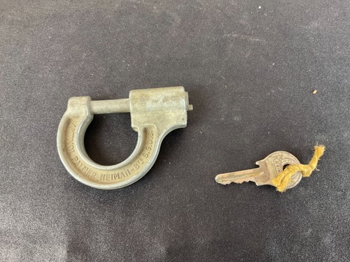 Ancien cadenas antivol - (,