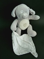 *. DOUDOU PELUCHE OKAIDI OBAIBI CHIEN GRIS BLANC MOUCHOIR COEUR  EXCELLENT ETAT