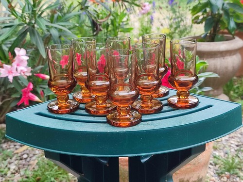 Anciens petits verres à - 8,