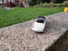 Dinky Toys rare version Citroen DS 19 réf.24C ivoire et toit aubergine d'origine