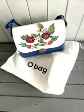 Sac bleu et blanc motifs en relief O Bag