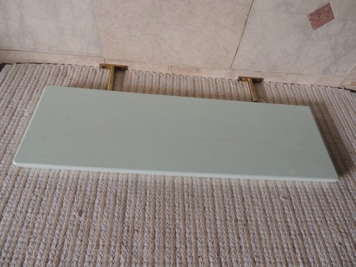 Etagère murale avec fixations