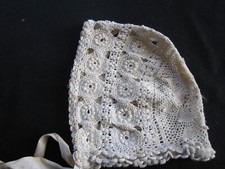 Ancien bonnet de bébé  dentelle d'Irlande