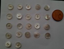 RARE LOT DE 22 mini boutons 2 trous 7mm en nacre layette ancienne