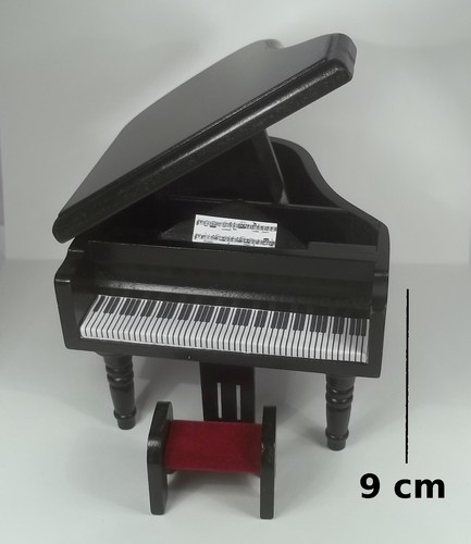 Piano queue bois laqué - piano,