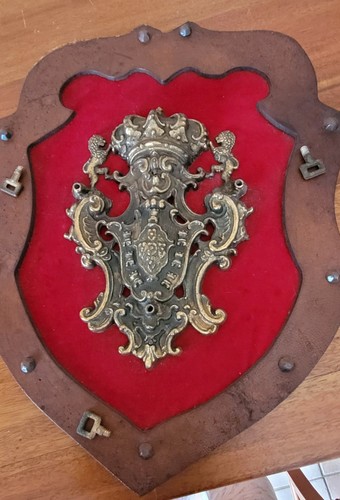 Blason laiton sur - sur, tapis