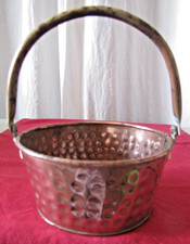 Seau vide-poche, cache-pot en cuivre martelé, anse en laiton