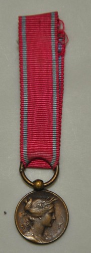 Décoration médaille en - -,