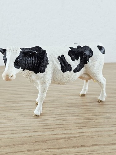 Schleich figurine vache