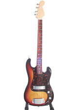 Guitare basse miniature Fender