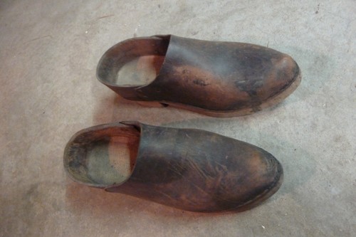 Paire sabots anciens en - sabots,