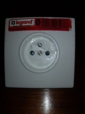 PRISE  LEGRAND  2P   SERIE NEPTUNE REF 806 22