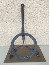 Ancien trépied de cheminée / Fer forgé et riveté / Accessoire de cheminée
