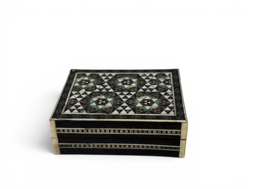 Objet vitrine petite boite - de,