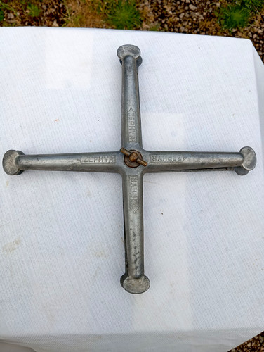 Ancienne croix presse zephyr - croix,