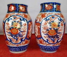 PAIRE DE VASES JAPONAIS DE