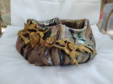 Magnifique cache-pot en céramique,  Pierrefonds ? et décor en Bronze