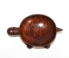 Tortue vide poche en métal.