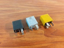 Lot 3 relais 12 V 20A GM /