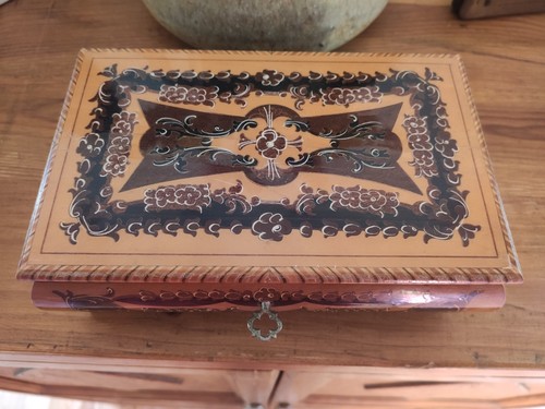 Ancienne boîte musique à - boîte,