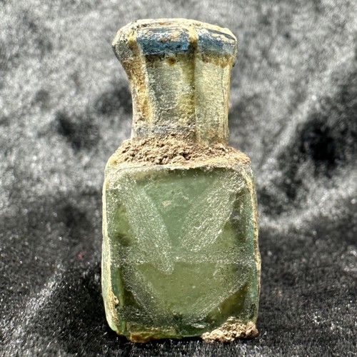 Très rare minuscule - , flacon