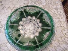 Coupe à fruit en cristal  SIGNEE  Saint Louis overlay vert diamètre : 29 cm RARE