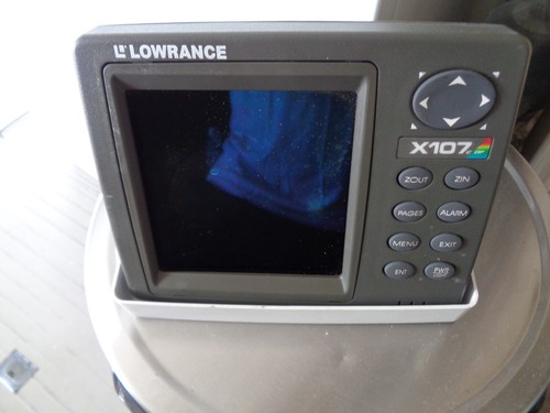 Lowrance 107 fish finder - lowrance,